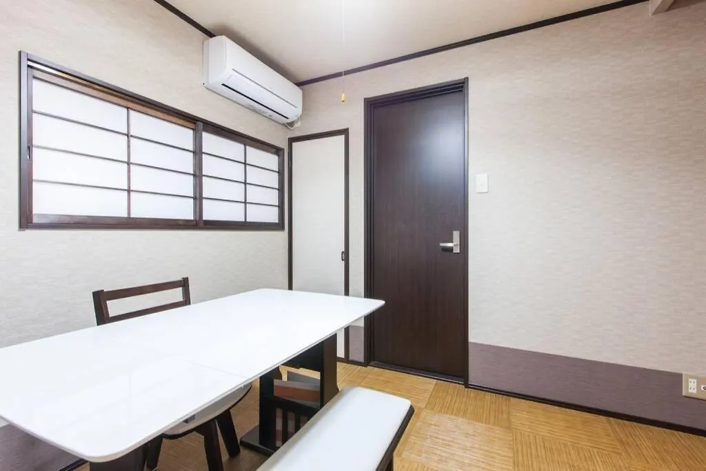 Apartment Ferienwohnung 伏見稲荷ハウス Fushimi Inari House Kyōto Japan